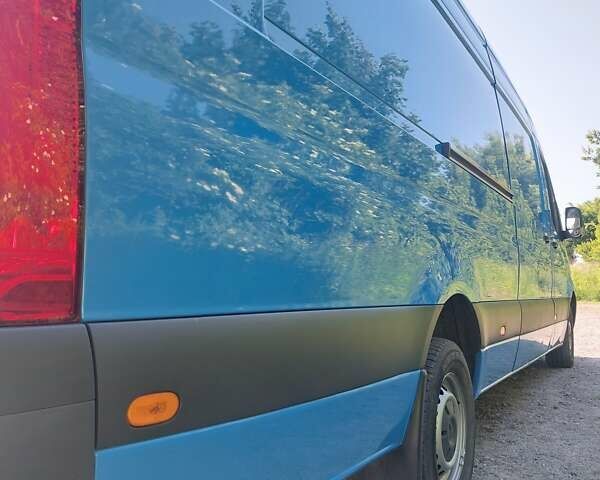 Синий Мерседес Sprinter, объемом двигателя 2.99 л и пробегом 275 тыс. км за 35468 $, фото 2 на Automoto.ua