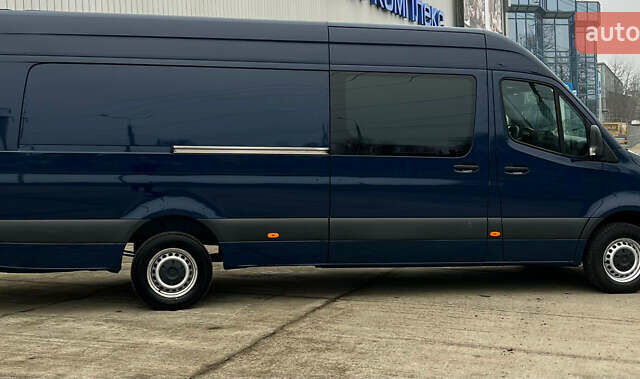 Синий Мерседес Sprinter, объемом двигателя 2.99 л и пробегом 230 тыс. км за 42761 $, фото 4 на Automoto.ua
