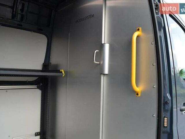 Синий Мерседес Sprinter, объемом двигателя 0 л и пробегом 31 тыс. км за 22620 $, фото 24 на Automoto.ua