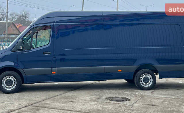Синий Мерседес Sprinter, объемом двигателя 2.99 л и пробегом 230 тыс. км за 42761 $, фото 2 на Automoto.ua