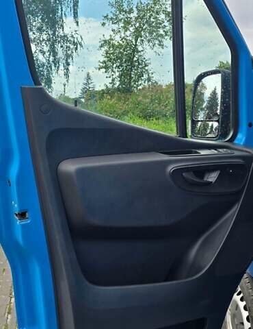 Синий Мерседес Sprinter, объемом двигателя 0 л и пробегом 350 тыс. км за 26500 $, фото 9 на Automoto.ua