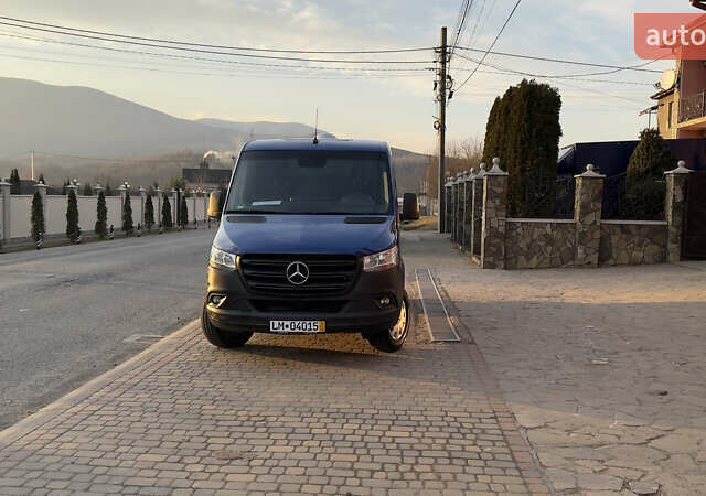 Синий Мерседес Sprinter, объемом двигателя 2.2 л и пробегом 252 тыс. км за 26474 $, фото 13 на Automoto.ua
