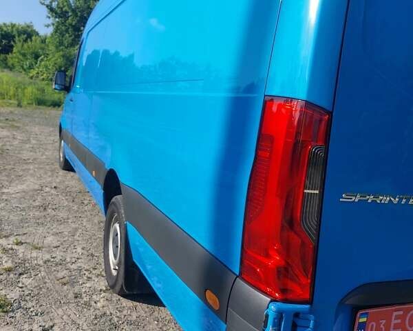 Синий Мерседес Sprinter, объемом двигателя 2.99 л и пробегом 275 тыс. км за 35468 $, фото 4 на Automoto.ua