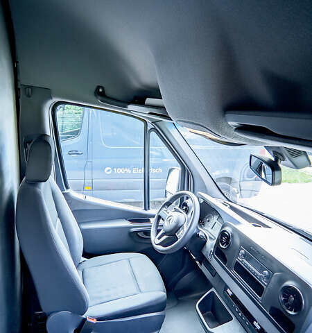 Синий Мерседес Sprinter, объемом двигателя 0 л и пробегом 33 тыс. км за 22268 $, фото 5 на Automoto.ua