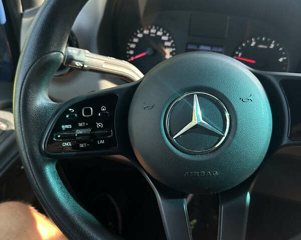 Синий Мерседес Sprinter, объемом двигателя 2.2 л и пробегом 264 тыс. км за 33431 $, фото 17 на Automoto.ua