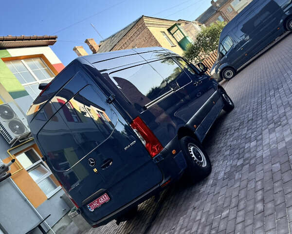 Синий Мерседес Sprinter, объемом двигателя 2.2 л и пробегом 146 тыс. км за 24863 $, фото 5 на Automoto.ua