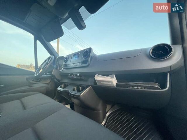 Синий Мерседес Sprinter, объемом двигателя 1.95 л и пробегом 296 тыс. км за 29550 $, фото 47 на Automoto.ua