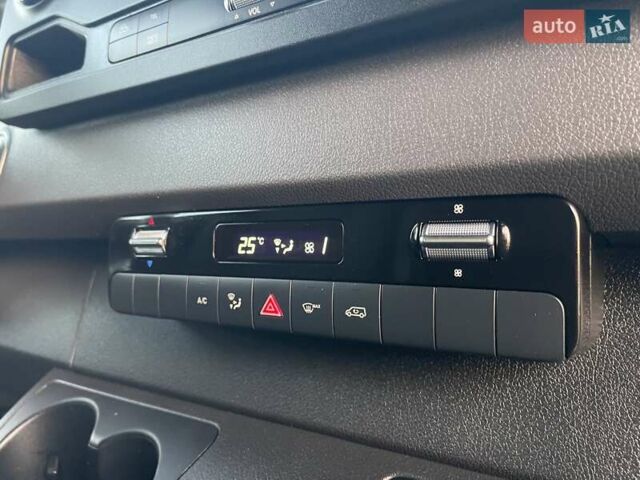 Синий Мерседес Sprinter, объемом двигателя 1.95 л и пробегом 296 тыс. км за 29550 $, фото 52 на Automoto.ua