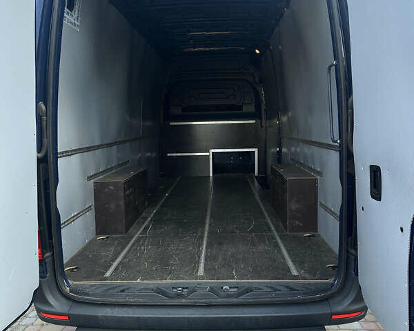 Синий Мерседес Sprinter, объемом двигателя 2.2 л и пробегом 264 тыс. км за 33431 $, фото 3 на Automoto.ua