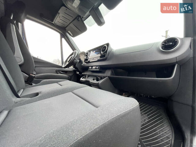 Синий Мерседес Sprinter, объемом двигателя 0 л и пробегом 300 тыс. км за 29999 $, фото 49 на Automoto.ua