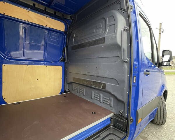 Синий Мерседес Sprinter, объемом двигателя 0 л и пробегом 300 тыс. км за 29999 $, фото 102 на Automoto.ua