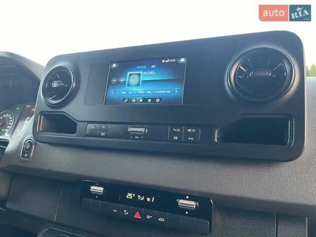 Синий Мерседес Sprinter, объемом двигателя 1.95 л и пробегом 296 тыс. км за 29550 $, фото 51 на Automoto.ua