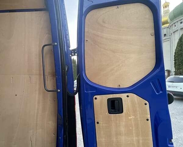 Синий Мерседес Sprinter, объемом двигателя 1.95 л и пробегом 296 тыс. км за 29550 $, фото 37 на Automoto.ua