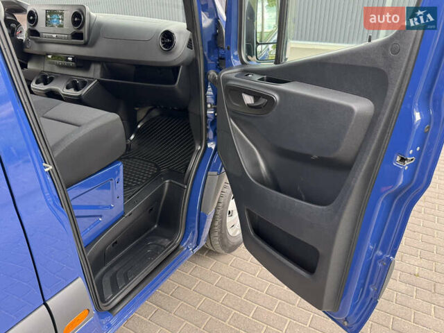 Синий Мерседес Sprinter, объемом двигателя 0 л и пробегом 275 тыс. км за 31900 $, фото 53 на Automoto.ua
