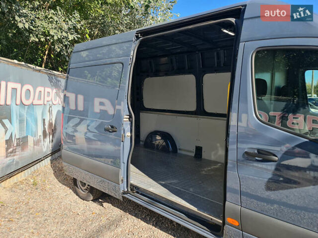 Синий Мерседес Sprinter, объемом двигателя 2.2 л и пробегом 50 тыс. км за 30000 $, фото 5 на Automoto.ua