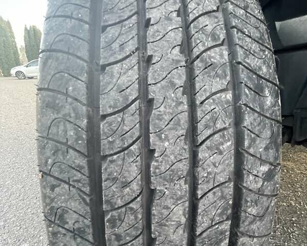 Синий Мерседес Sprinter, объемом двигателя 1.95 л и пробегом 296 тыс. км за 29550 $, фото 6 на Automoto.ua