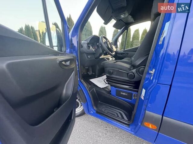 Синий Мерседес Sprinter, объемом двигателя 1.95 л и пробегом 296 тыс. км за 29550 $, фото 60 на Automoto.ua