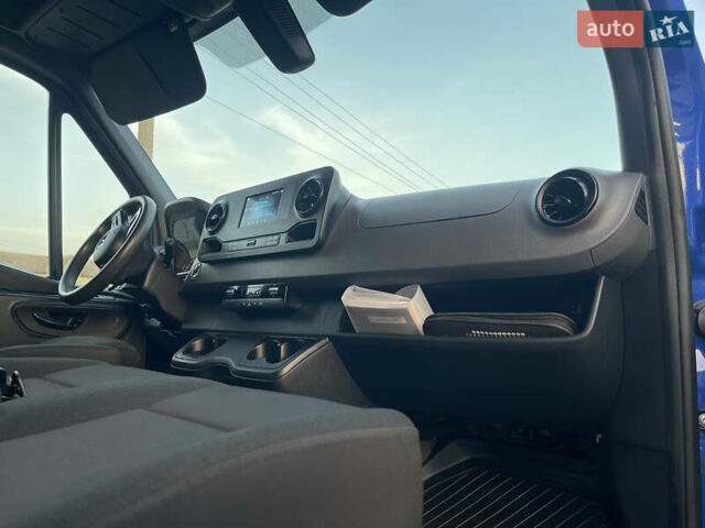 Синий Мерседес Sprinter, объемом двигателя 1.95 л и пробегом 290 тыс. км за 24999 $, фото 48 на Automoto.ua
