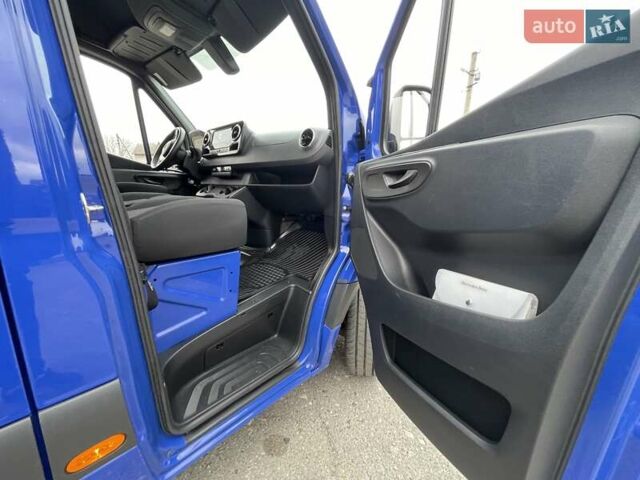 Синій Мерседес Sprinter, об'ємом двигуна 0 л та пробігом 300 тис. км за 31500 $, фото 47 на Automoto.ua