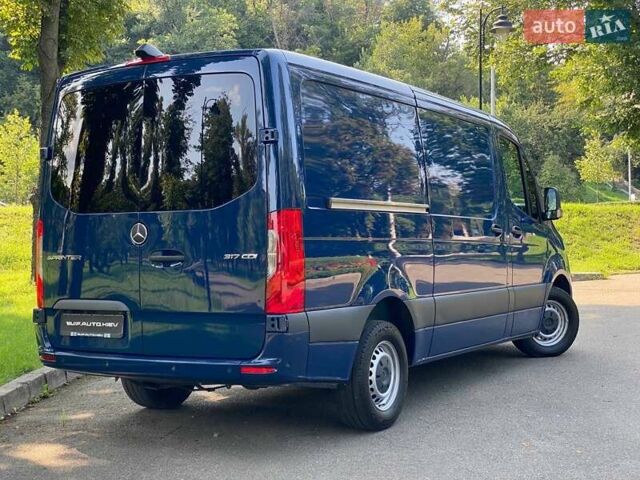 Синий Мерседес Sprinter, объемом двигателя 1.95 л и пробегом 190 тыс. км за 28800 $, фото 3 на Automoto.ua