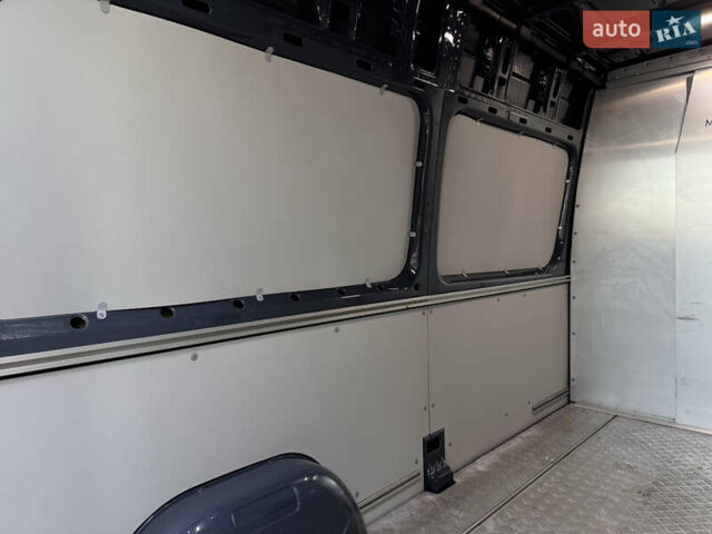 Синий Мерседес Sprinter, объемом двигателя 2.2 л и пробегом 50 тыс. км за 33022 $, фото 25 на Automoto.ua