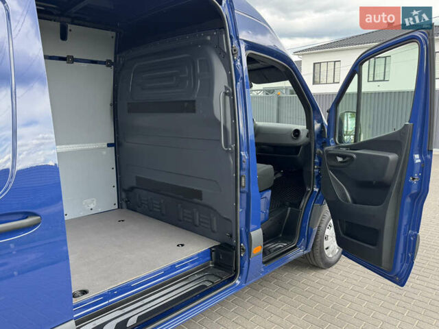 Синий Мерседес Sprinter, объемом двигателя 0 л и пробегом 275 тыс. км за 31900 $, фото 54 на Automoto.ua