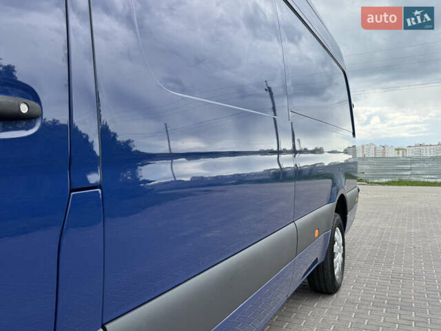 Синий Мерседес Sprinter, объемом двигателя 0 л и пробегом 275 тыс. км за 31900 $, фото 67 на Automoto.ua