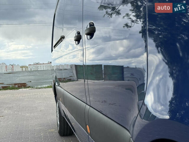 Синий Мерседес Sprinter, объемом двигателя 0 л и пробегом 275 тыс. км за 31900 $, фото 62 на Automoto.ua