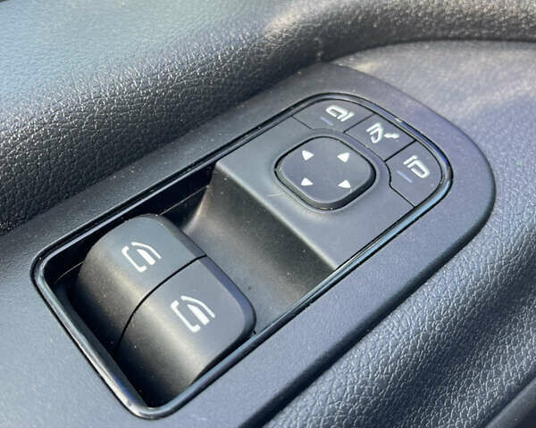 Синій Мерседес Sprinter, об'ємом двигуна 1.95 л та пробігом 296 тис. км за 25999 $, фото 40 на Automoto.ua