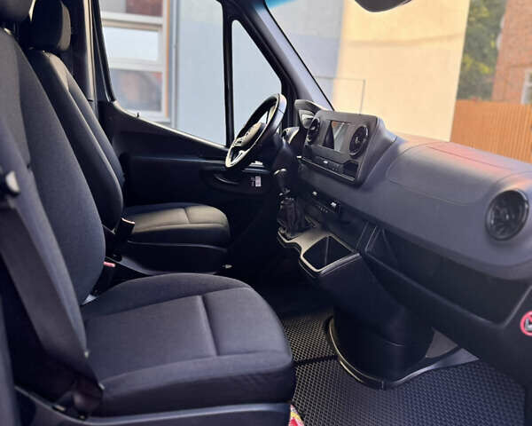 Синий Мерседес Sprinter, объемом двигателя 2.2 л и пробегом 146 тыс. км за 24863 $, фото 7 на Automoto.ua