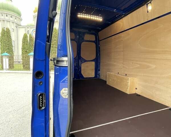 Синій Мерседес Sprinter, об'ємом двигуна 0 л та пробігом 300 тис. км за 31500 $, фото 104 на Automoto.ua
