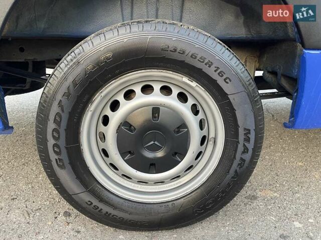 Синий Мерседес Sprinter, объемом двигателя 1.95 л и пробегом 296 тыс. км за 29550 $, фото 28 на Automoto.ua