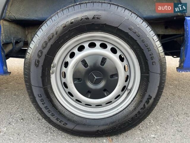 Синий Мерседес Sprinter, объемом двигателя 1.95 л и пробегом 296 тыс. км за 29550 $, фото 12 на Automoto.ua