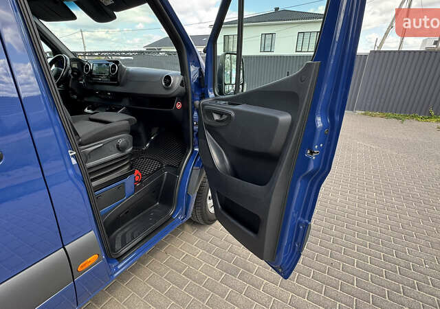 Синий Мерседес Sprinter, объемом двигателя 0 л и пробегом 237 тыс. км за 33500 $, фото 61 на Automoto.ua