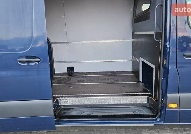 Синий Мерседес Sprinter, объемом двигателя 1.95 л и пробегом 279 тыс. км за 27550 $, фото 29 на Automoto.ua