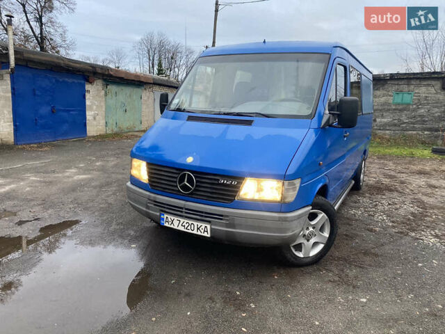 Синий Мерседес Sprinter, объемом двигателя 2.87 л и пробегом 300 тыс. км за 4500 $, фото 1 на Automoto.ua