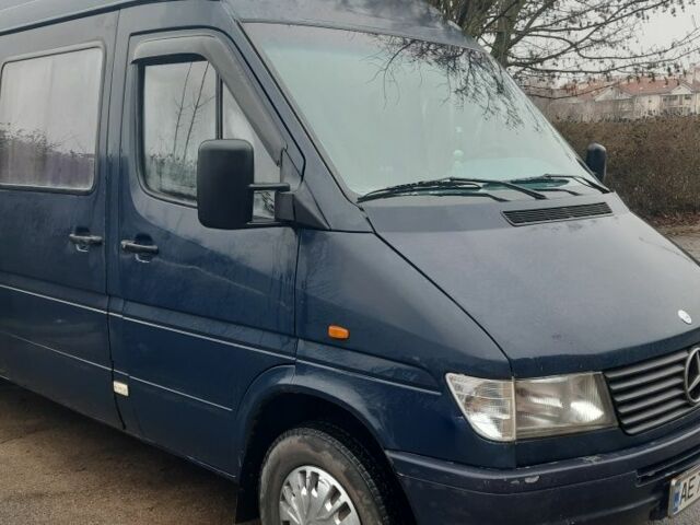 Синий Мерседес Sprinter, объемом двигателя 0 л и пробегом 380 тыс. км за 6500 $, фото 4 на Automoto.ua