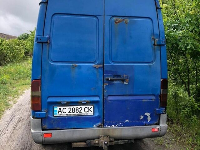 Синий Мерседес Sprinter, объемом двигателя 2.87 л и пробегом 325 тыс. км за 2550 $, фото 2 на Automoto.ua