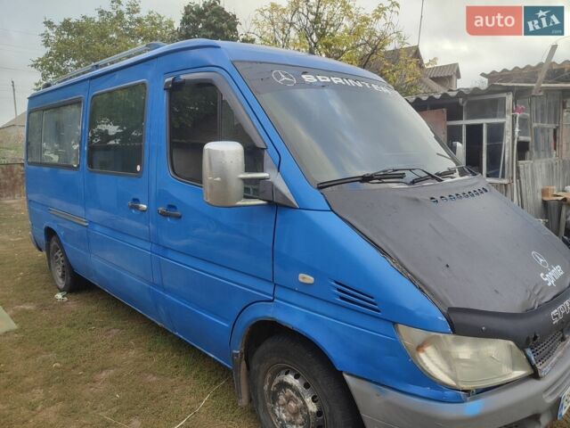 Синий Мерседес Sprinter, объемом двигателя 2.2 л и пробегом 630 тыс. км за 6000 $, фото 3 на Automoto.ua