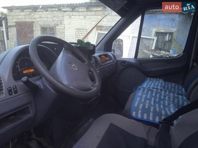 Синий Мерседес Sprinter, объемом двигателя 2.2 л и пробегом 630 тыс. км за 6000 $, фото 5 на Automoto.ua
