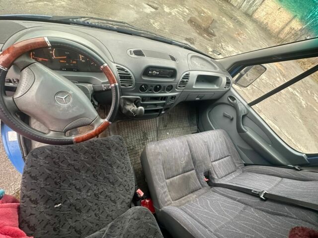 Синий Мерседес Sprinter, объемом двигателя 2.2 л и пробегом 500 тыс. км за 4200 $, фото 5 на Automoto.ua