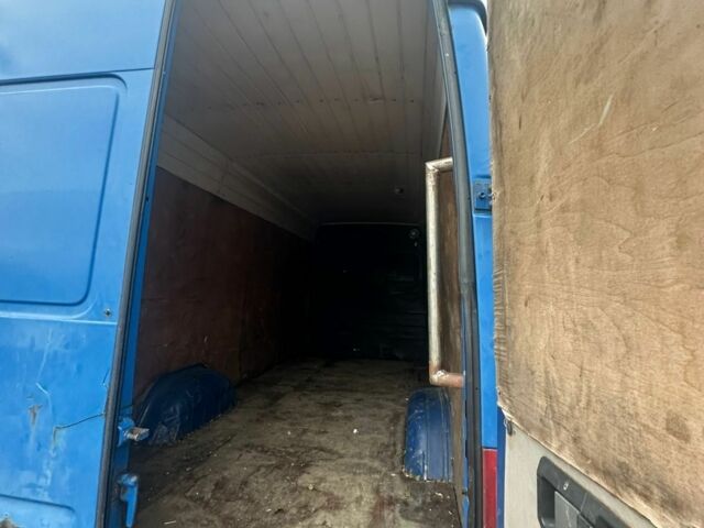 Синий Мерседес Sprinter, объемом двигателя 2.2 л и пробегом 500 тыс. км за 4200 $, фото 4 на Automoto.ua