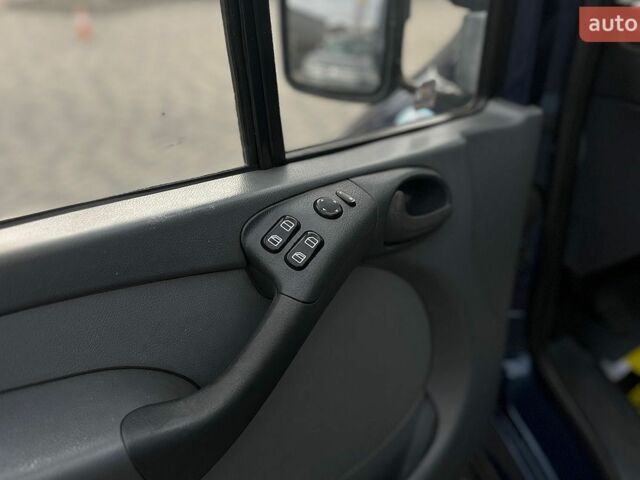 Синий Мерседес Sprinter, объемом двигателя 2.69 л и пробегом 315 тыс. км за 9500 $, фото 14 на Automoto.ua