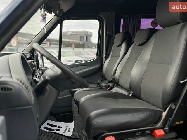 Синий Мерседес Sprinter, объемом двигателя 2.69 л и пробегом 315 тыс. км за 9500 $, фото 9 на Automoto.ua