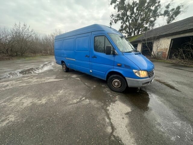 Синий Мерседес Sprinter, объемом двигателя 2.2 л и пробегом 500 тыс. км за 4200 $, фото 1 на Automoto.ua