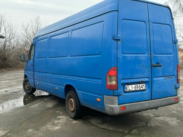 Синий Мерседес Sprinter, объемом двигателя 2.2 л и пробегом 500 тыс. км за 4200 $, фото 3 на Automoto.ua