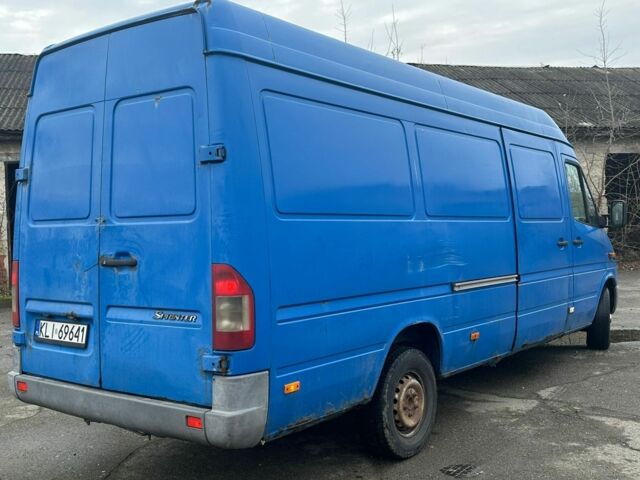 Синий Мерседес Sprinter, объемом двигателя 2.2 л и пробегом 500 тыс. км за 4200 $, фото 2 на Automoto.ua
