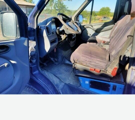 Синий Мерседес Sprinter, объемом двигателя 0 л и пробегом 450 тыс. км за 3100 $, фото 4 на Automoto.ua