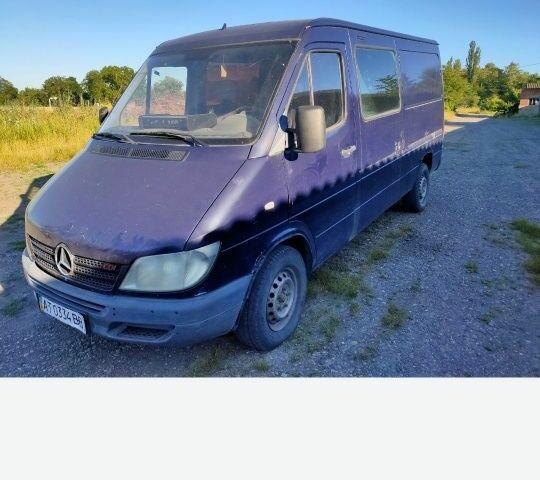 Синий Мерседес Sprinter, объемом двигателя 0 л и пробегом 450 тыс. км за 3100 $, фото 1 на Automoto.ua
