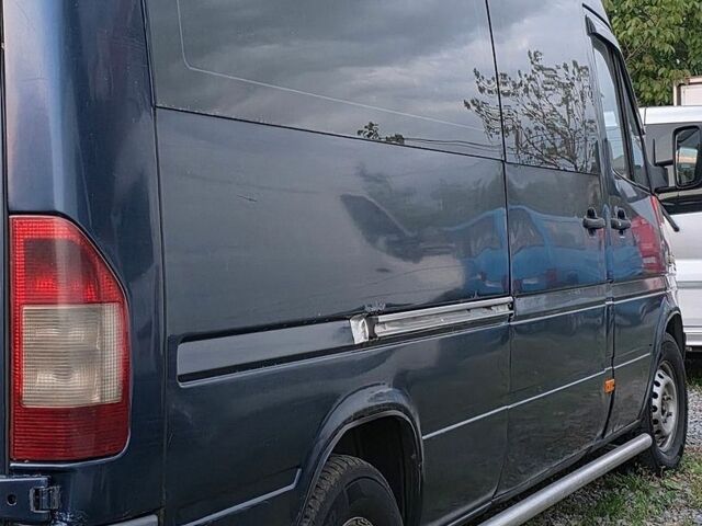 Синий Мерседес Sprinter, объемом двигателя 2.69 л и пробегом 220 тыс. км за 7900 $, фото 7 на Automoto.ua